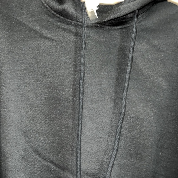 Amazhiyu Women's Cropped Hoodie - Picture 8 of 9